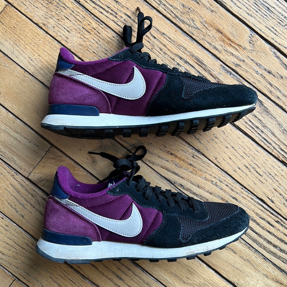 Nike Internationalist Sneakers Black & Purple wms sz 7
